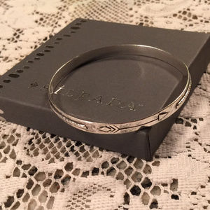 Silpada Jewelry - Silpada Arrow Dynamic Etched Sterling Silvr Bangle Silpada Jewelry - Silpada Arrow Dynamic Etched Sterling Silvr Bangle